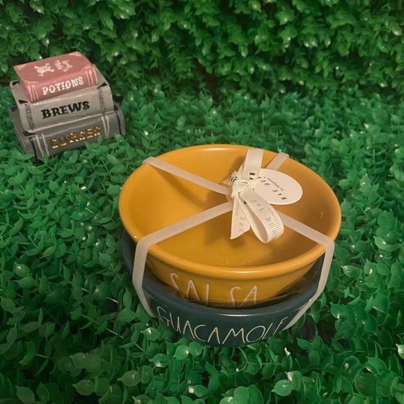 ❌❌SOLD❌❌ Rae Dunn Salsa and Guacamole bowls 🥑 - Picture 3 of 4